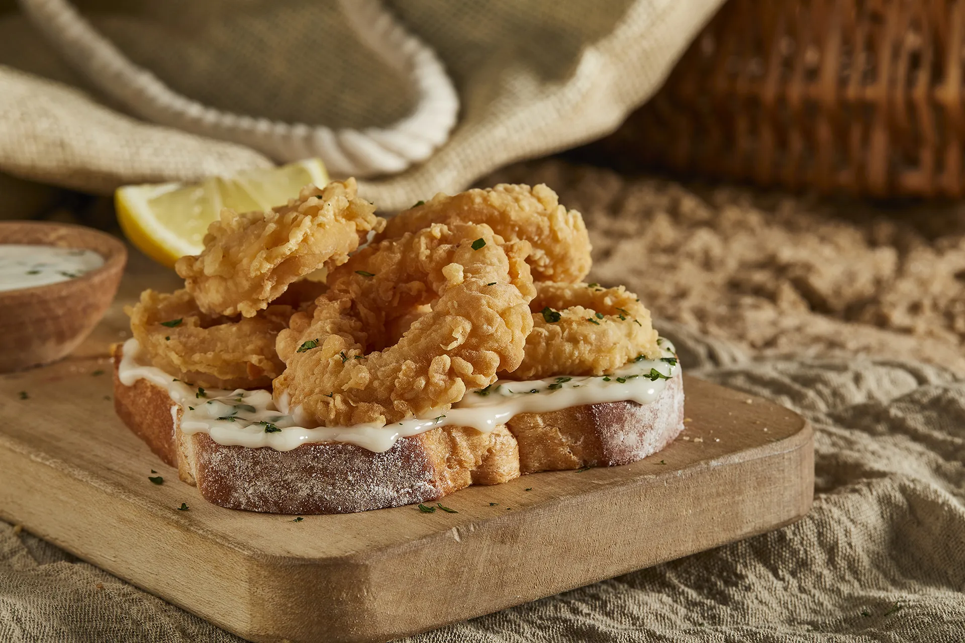 Brusqueta de calamares a la romana con mayonesa