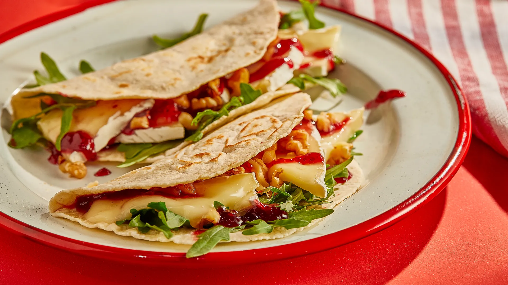 Quesadilla dulce de brie y mermelada