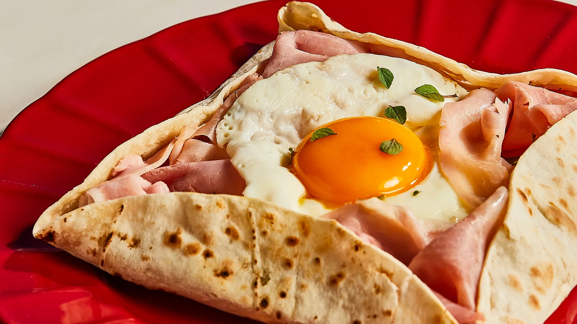 Tortilla con huevo y jamón