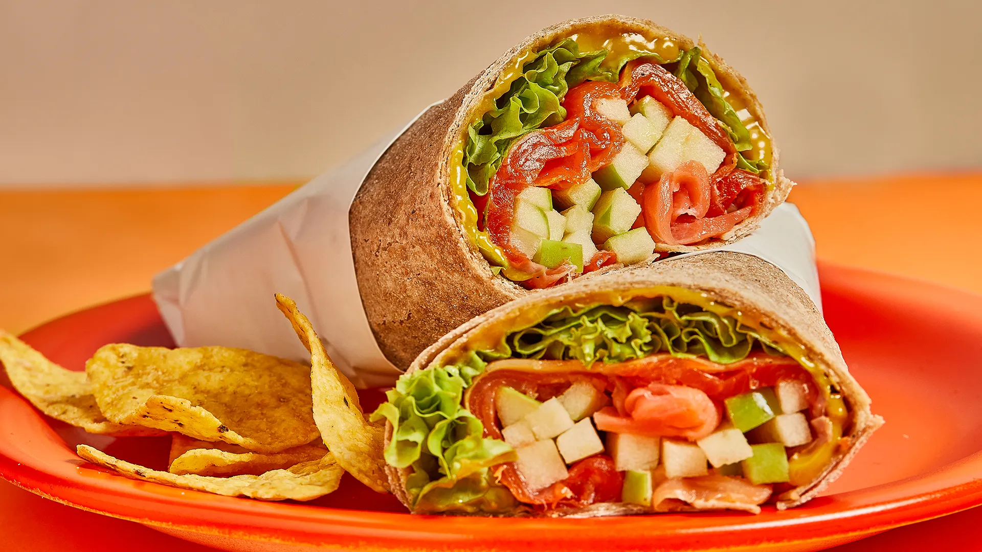 Wrap de ensalada de salmón y manzana